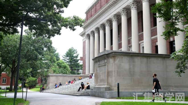 美国坦帕大学毕业照|国外大学毕业证