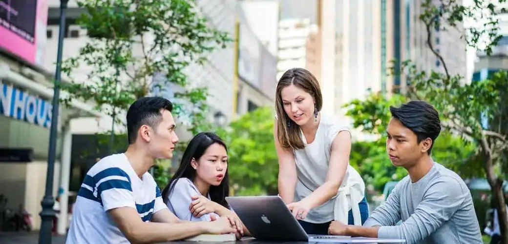 西北大学毕业证书图片（美国西北大学毕业时间）