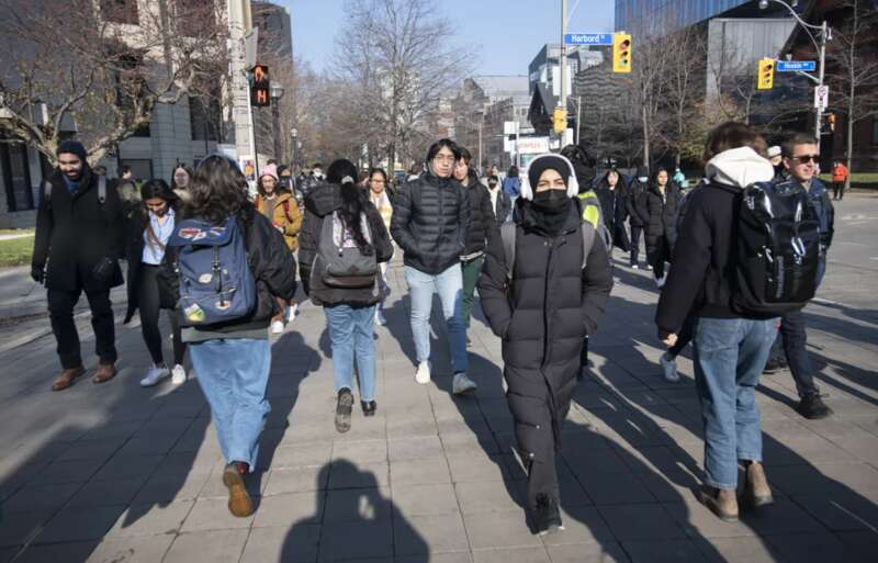 瑞士苏黎世大学毕业证解析:数据惊人!加拿大的中国留学生数量连续4年下降