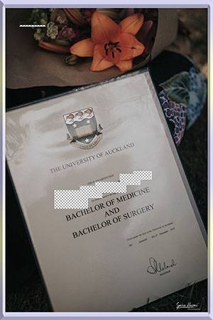 University-of-Auckland-diploma-奥克兰大学毕业照