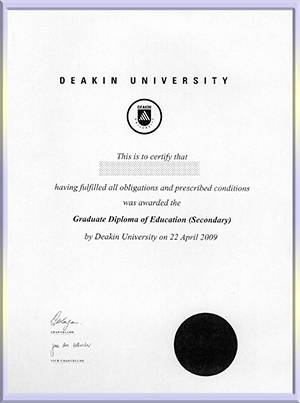 Deakin-University-diploma-迪肯大学毕业照