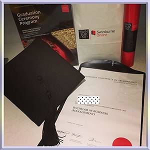 Swinburne-University-of-Technology-diploma-斯威本科技大学毕业照