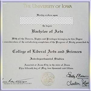 University-of-Iowa-diploma-爱荷华大学毕业照