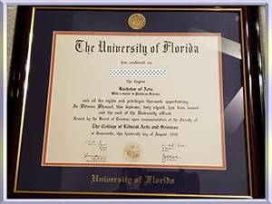 University-of-Florida,-diploma-佛罗里达大学毕业照