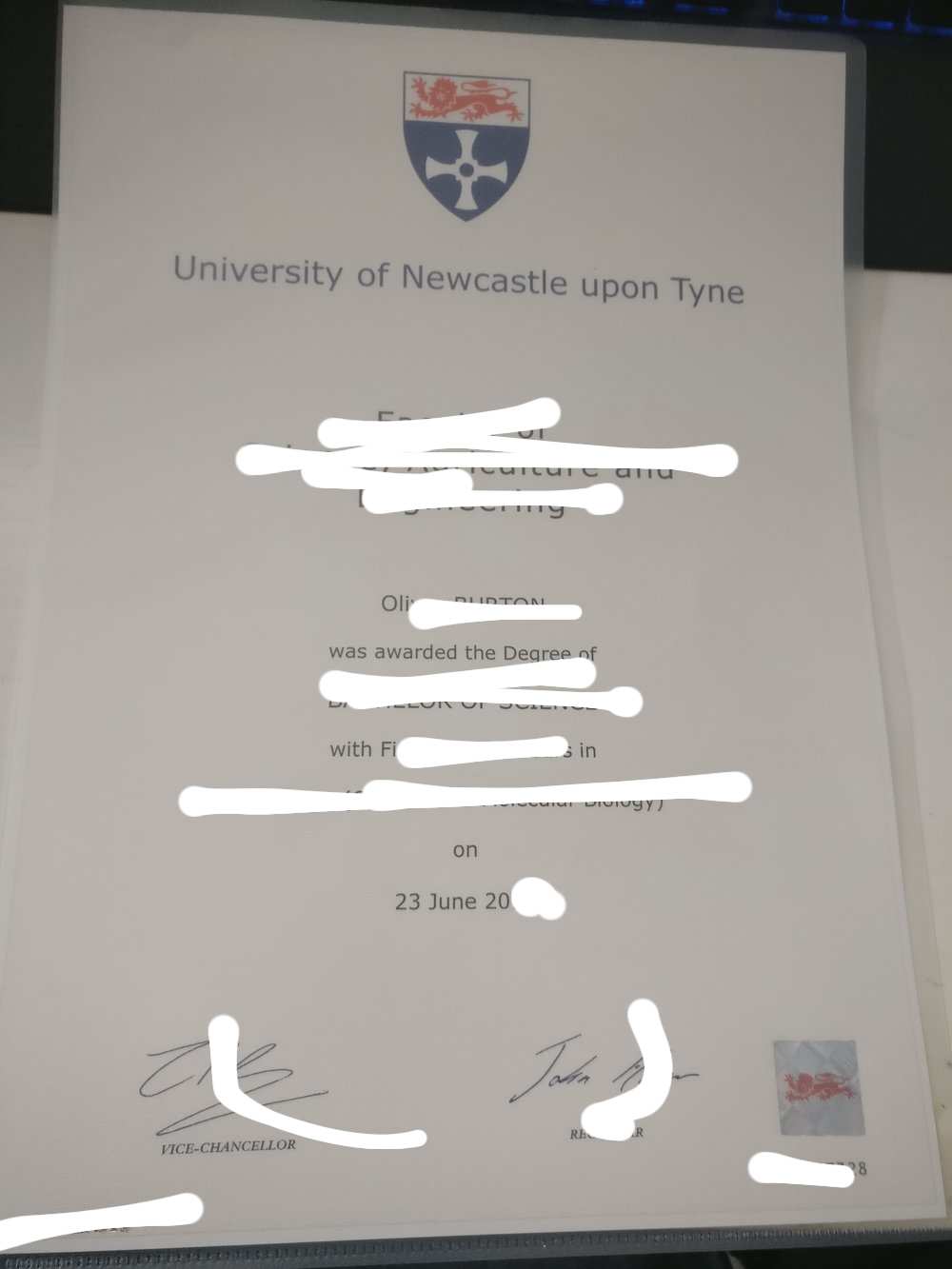 英国纽卡斯尔大学毕业证照片案例展示（Diploma from Newcastle University）