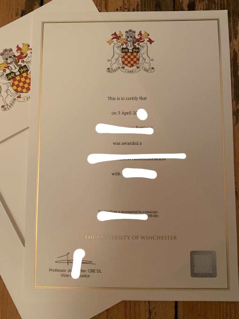英国温切斯特大学毕业证照片展示（Diploma from the University of Winchester, UK）