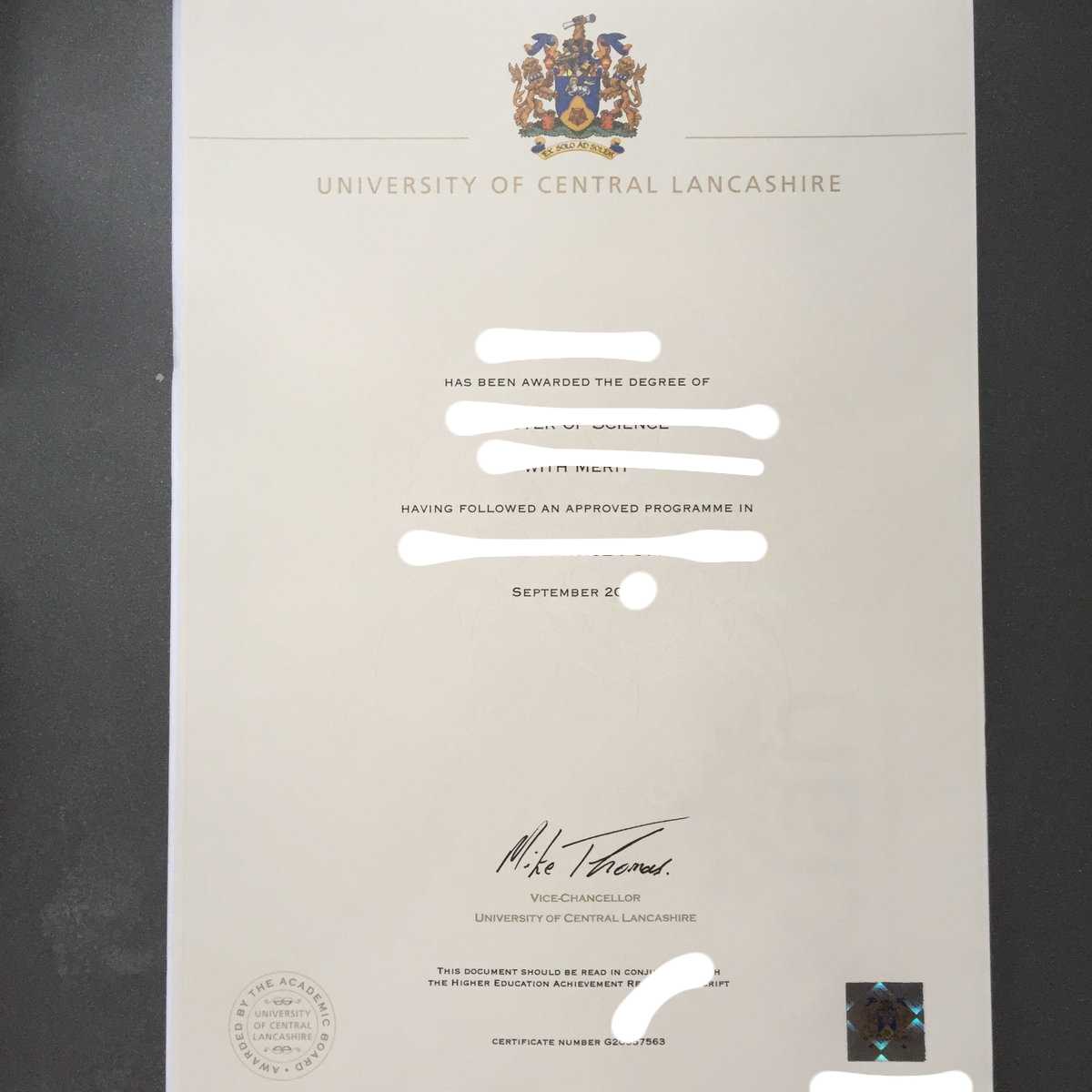 英国中央兰开夏大学毕业证照片展示（Diploma from Central Lancashire University）